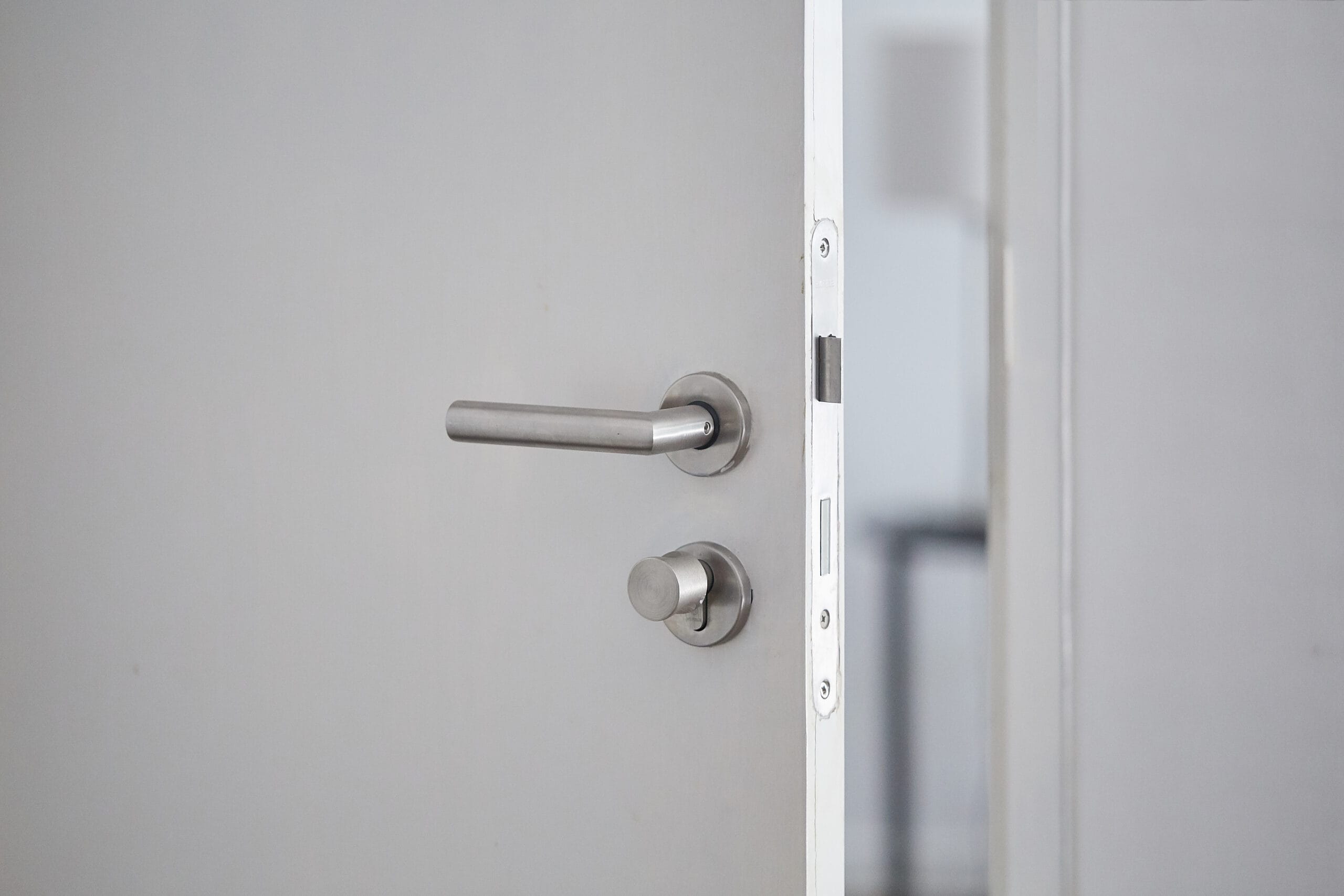 door,handle,,,door,open,in,front,of,blur,interior